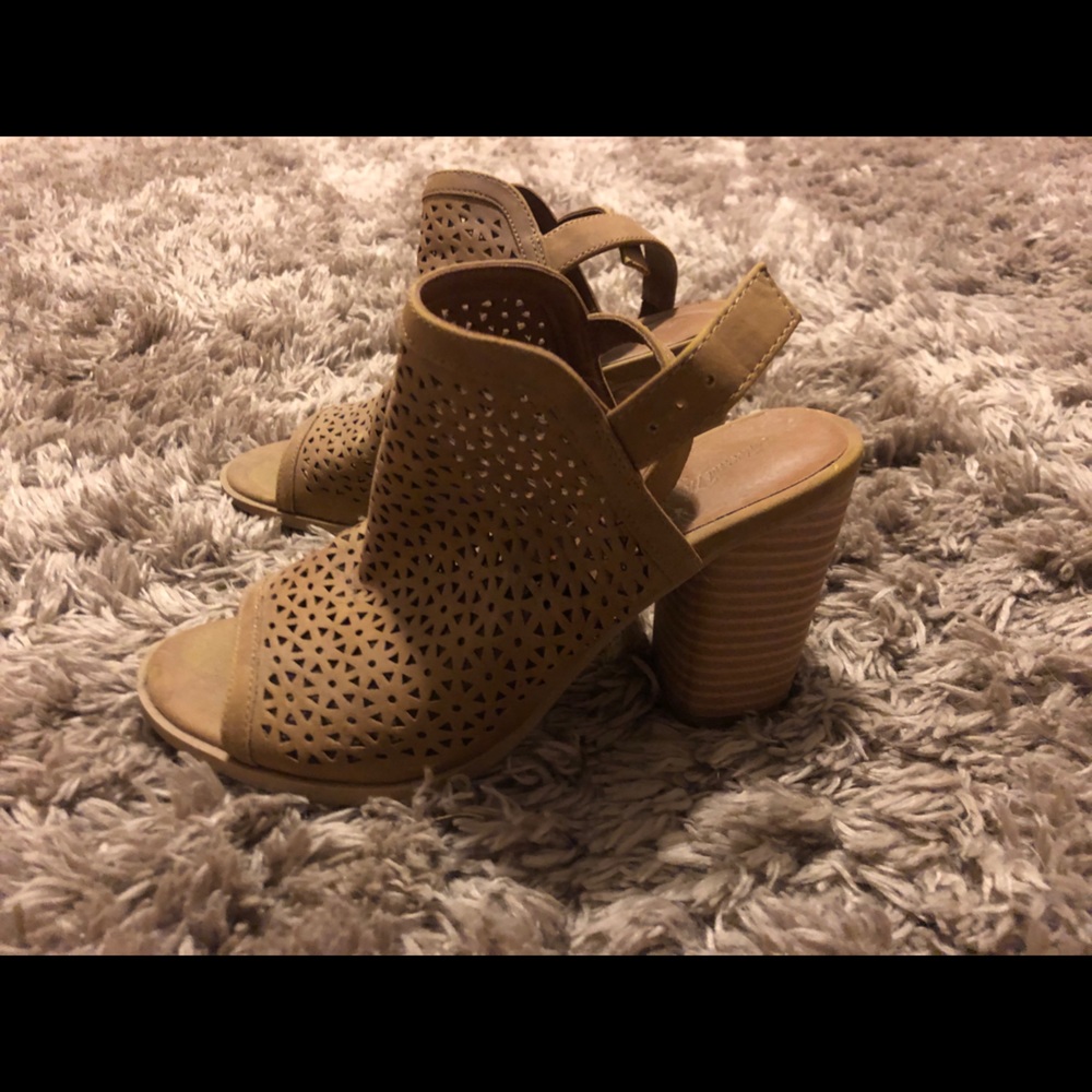 Women’s Block Heeled Pumps